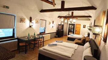 Basic Twin Room | Free WiFi