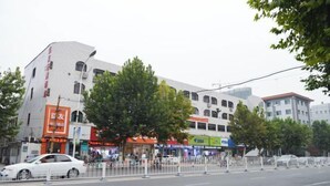 A multi-story building with commercial establishments on the ground floor. - Shijiazhuang Yiyou Express Hotel (Youyi South Street Hebei Province Letters and Calls Bureau Branch) (Shijiazhuang)