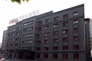 Unclassified image, 2 of 23, button - Reese Hotel (Beijing)