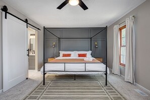 4 habitaciones, tabla de planchar con plancha, internet y ropa de cama
