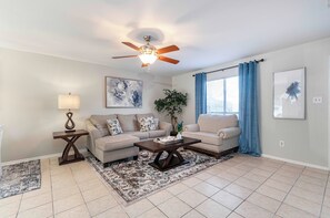 Televisión y chimenea 