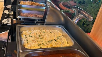 Buffet breakfast on weekdays (GTQ 110 per person)