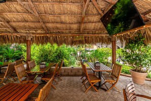 Poolbar