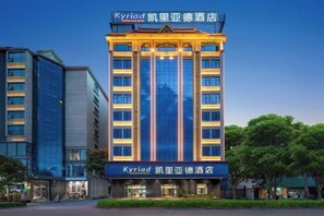 A multi-story hotel with a prominent entrance and signage. - Kyriad Hotel (Mangshi Plaza) (Mangshi)