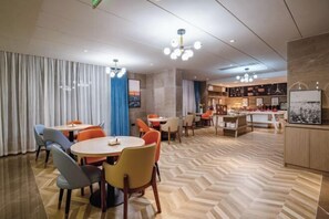 Restaurant - Kyriad Hotel (Mangshi People's Hospital Square) (Mangshi)