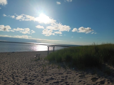 Charming 3 BR Lakefront Cottage - Gateway to Platte Lake & Sleeping Bear Dunes!