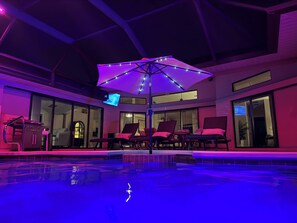 Utendørsbasseng og et oppvarmet basseng