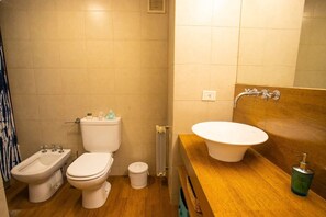 Toallas, jabón, champú y papel higiénico