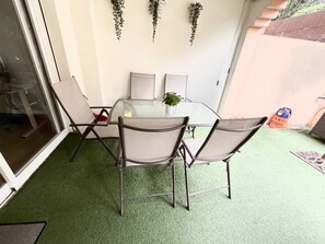 รับประทานอาหารกลางแจ้ง