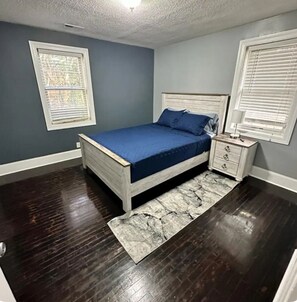 3 chambres, fer et planche à repasser, Wi-Fi, draps fournis