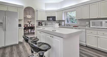 Luxe Home in Lecanto Florida with Pool and Jacuzzi Tub