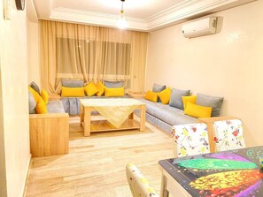 Living area - Modern Apartment In The Heart Of The City (Marrakech)