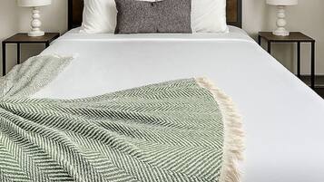 Työpöytä, silitysrauta/-lauta, ilmainen Wi-Fi, vuodevaatteet