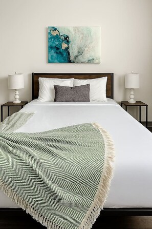 Työpöytä, silitysrauta/-lauta, ilmainen Wi-Fi, vuodevaatteet