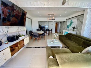 Smart TV, books, stereo - LasOlasTower-JuanDolio 2Br-3Bds-7Px-WiFi-BBQ-SeaView- (Guayacanes)