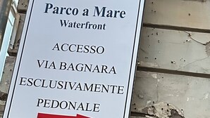 A sign indicating 'Parco a Mare Waterfront' with access via 'Bagnara' exclusively for pedestrians. - Guesthouse with direct access to the beach (Portici)