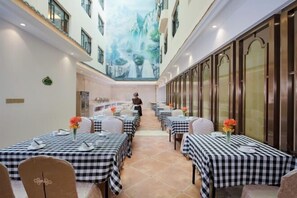 Restaurant - Vienna Hotel (Yangshuo West Street Qianguqing Branch) (Yangshuo)