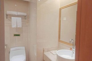 Bathroom - Vienna Hotel (Yangshuo West Street Qianguqing Branch) (Yangshuo)