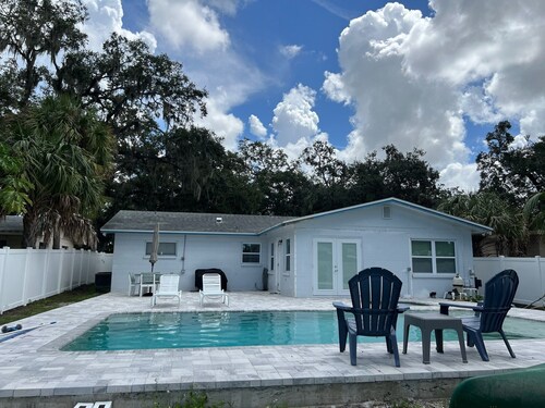 Charming 3-Bedroom Pool Home on a Dead-End Road - Close By Downtown and Beaches