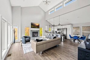 TV, fireplace, video games - Mountain Chalet with Hot Tub and Scenic Views (Gatlinburg)