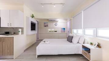 Comfort Studio, 1 Queen Bed with Sofa bed | Free WiFi, bed sheets