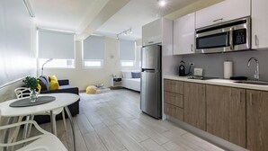 Comfort Στούντιο, 1 Queen Κρεβάτι με Καναπέ-Κρεβάτι | Ιδιωτική κουζίνα