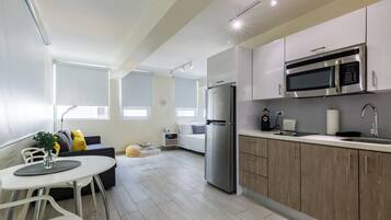 Comfort Studio, 1 Queen Bed with Sofa bed | Private kitchen | Fridge, microwave, stovetop, espresso maker