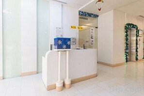 Unclassified image, 5 of 12, button - RedDoorz @ TJMG by Bel Air Polaris Makati (Makati)