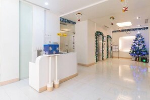 Unclassified image, 4 of 12, button - RedDoorz @ TJMG by Bel Air Polaris Makati (Makati)