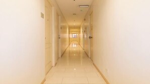 Interior - RedDoorz @ TJMG by Bel Air Polaris Makati (Makati)