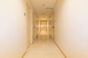 Interior - RedDoorz @ TJMG by Bel Air Polaris Makati (Makati)