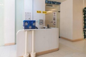 Unclassified image, 3 of 12, button - RedDoorz @ TJMG by Bel Air Polaris Makati (Makati)