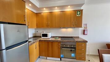 Réfrigérateur, micro-ondes, four, lave-vaisselle