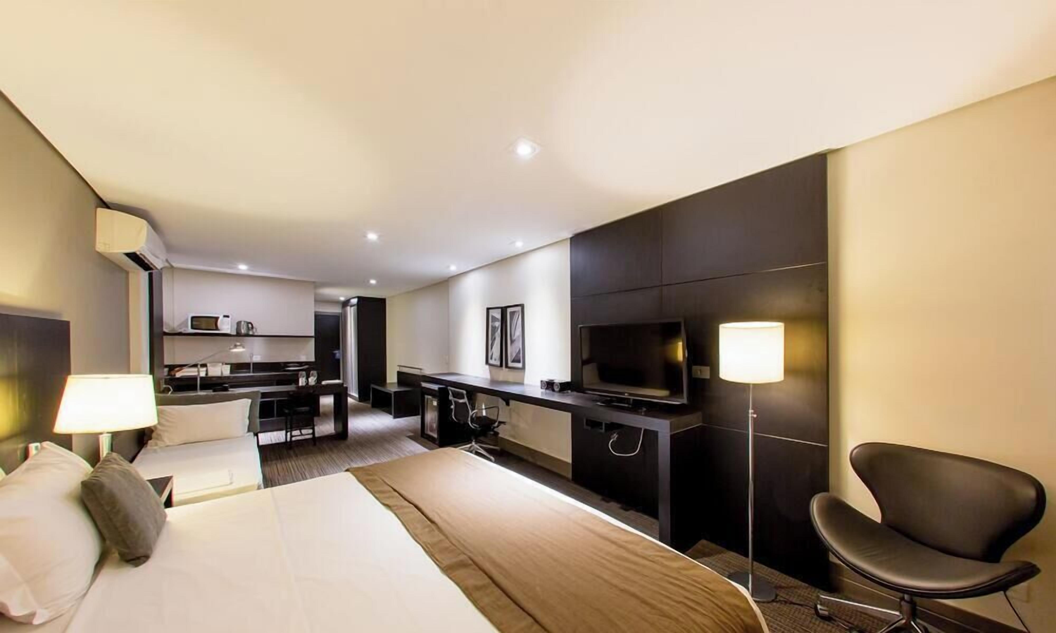 1 bedroom, desk, WiFi, bed sheets