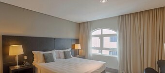 Suite Double with kitchen by ¼ UmQuarto 4-PR.