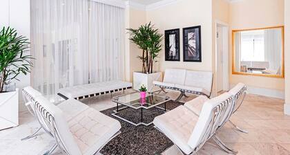 Suite Double with kitchen by ¼ UmQuarto 4-PR.