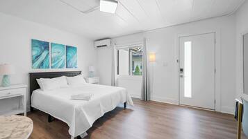 Studio, 1 Queen Bed (Chic City Retreat 93A) | 1 bedroom, individually decorated, individually furnished, desk