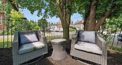Chic City Retreat 93A Sleeps 2