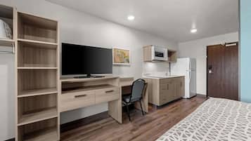 Suite, 1 Queen Bed, Non Smoking | Laptop workspace, free WiFi, bed sheets