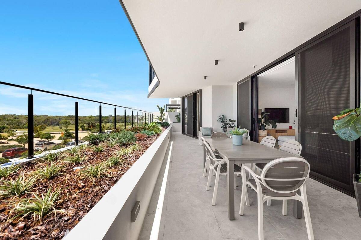 Habitación Deluxe, 3 habitaciones, vista al océano | Tabla de planchar con plancha y wifi gratis