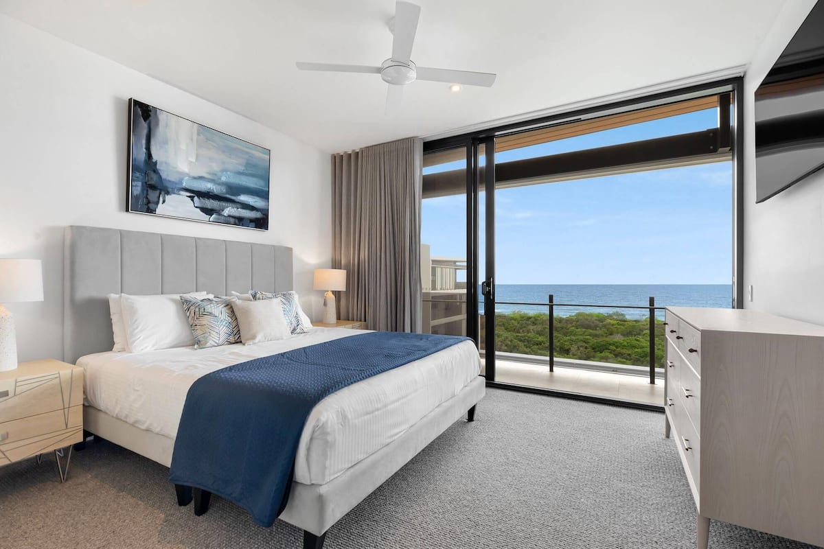 Iron/ironing board, free WiFi