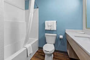 Svit - 1 kingsize-säng - icke-rökare | Skrivbord, gratis wi-fi och sängkläder