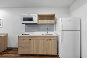 Suite, 1 cama King size, para no fumadores | Escritorio, wifi gratis y ropa de cama 