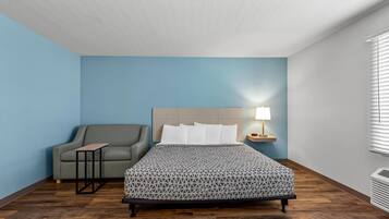 Suite, 1 King Bed, Non Smoking | Desk, free WiFi, bed sheets