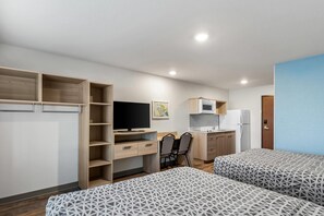 Escritorio, wifi gratis y ropa de cama 