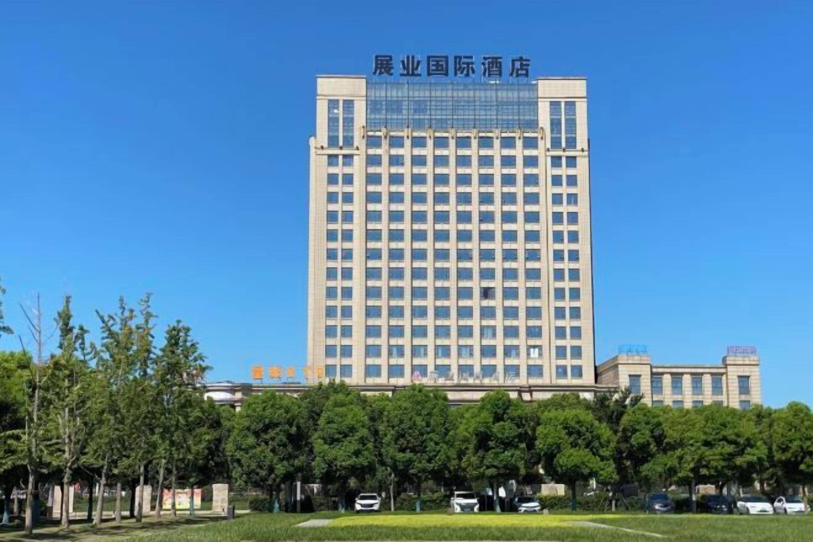 A tall hotel building with a clear sky.