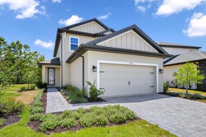 Exterior - Inviting Home near Disney with Waterpark & Resort Access at Encore Resort -. (Kissimmee)