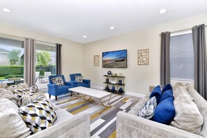 TV - Glorious Home near Disney with Private Pool, Game Room and Waterpark & Resort. (Kissimmee)