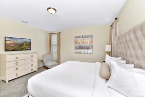 5 bedrooms, in-room safe, iron/ironing board, free WiFi - Glorious Home near Disney with Private Pool, Game Room and Waterpark & Resort. (Kissimmee)