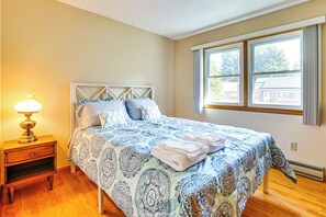 3 bedrooms, iron/ironing board, Internet, bed sheets - Watertown Home w/ Yard: 1 Mi to Echo Lake Park! (Watertown)